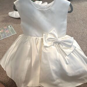 Baby Girls Flower girl white satin puffy dress size 12-18 months